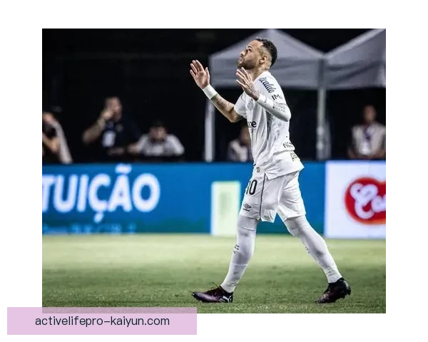 内马尔国家队首秀至今仍受关注，其表现对球队影响深远